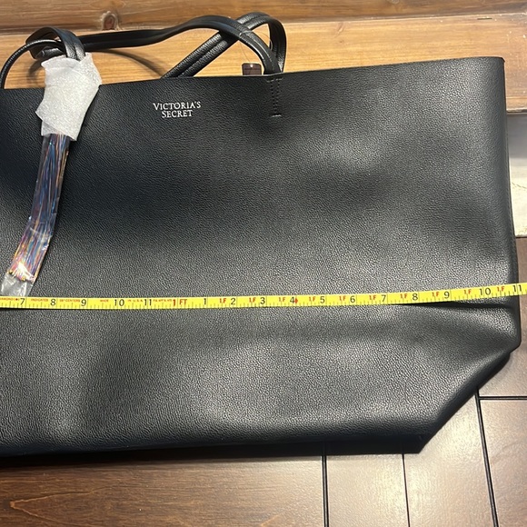 Brand new VS travel bag - Picture 7 of 14